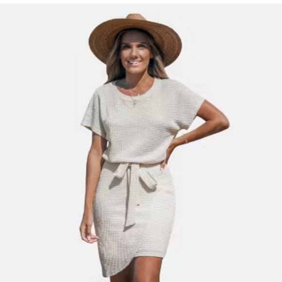 Cupshe Dresses & Skirts - Cupshe Round Neck Short Sleeve Asymmetrical Hem Mini Dress- Size Small